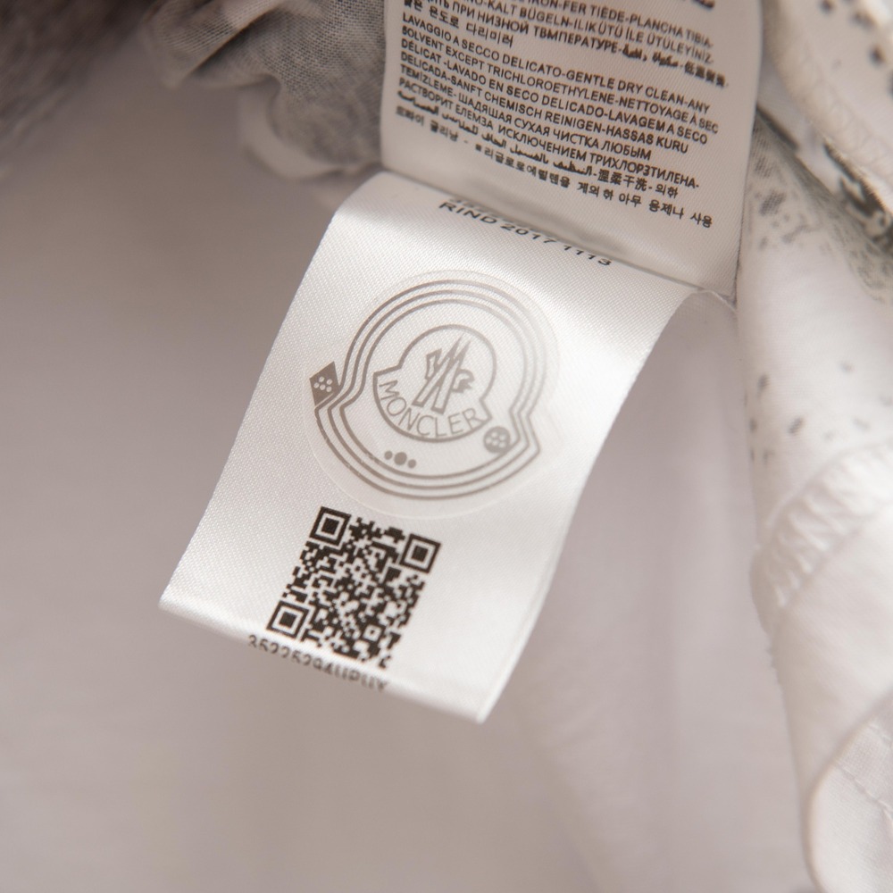 Moncler T-Shirt Mens M White Black Graphic Oversized Logo High End Luxury Bold - Picture 6 of 7